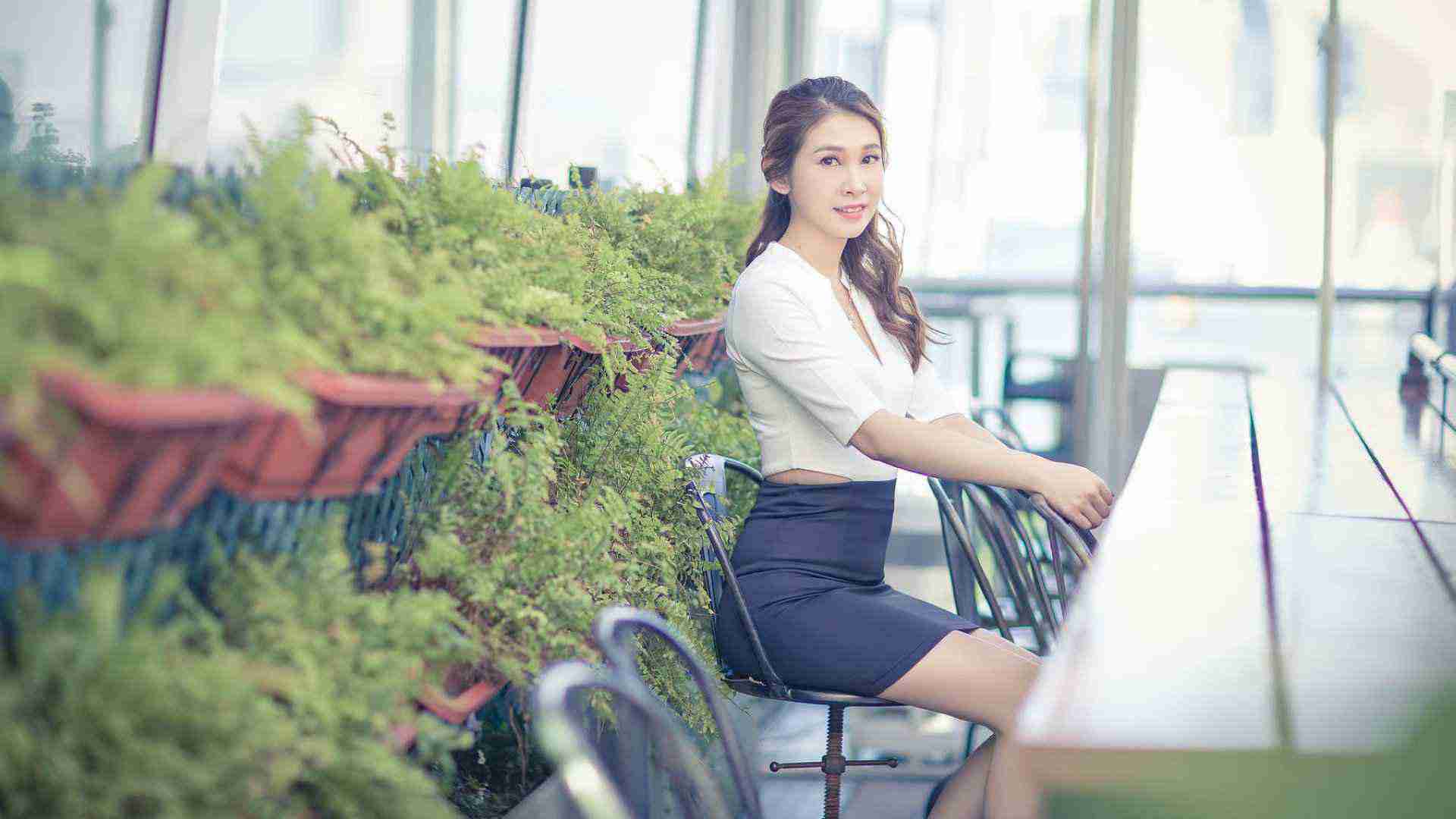 我們四個人換著來：四位成員輪流參與